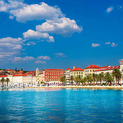 Split i Kroatien sett från adriatiska havet